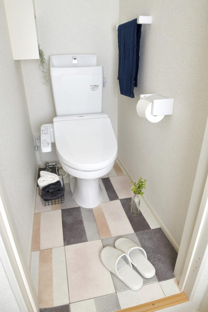 1時間でできた 地味トイレの床をクッションフロアでオシャレに簡単リメイク ラグリエ