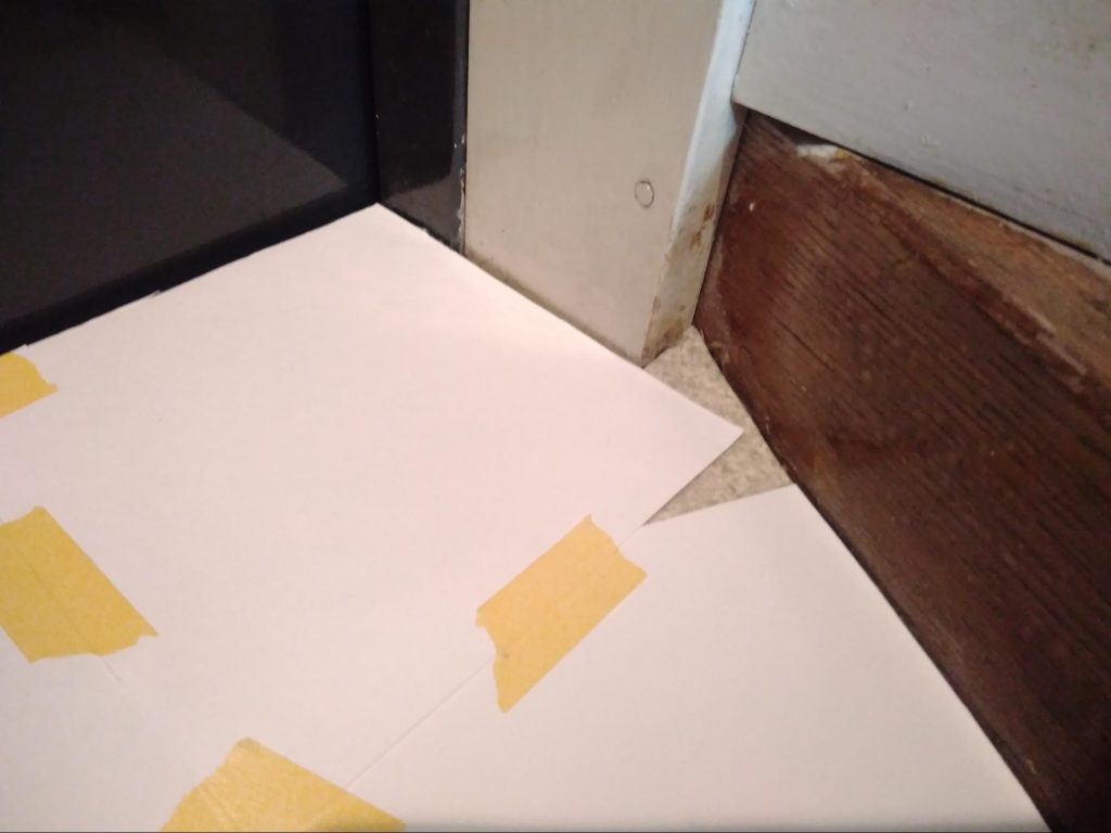 玄関にクッションフロアを敷くための型紙作り