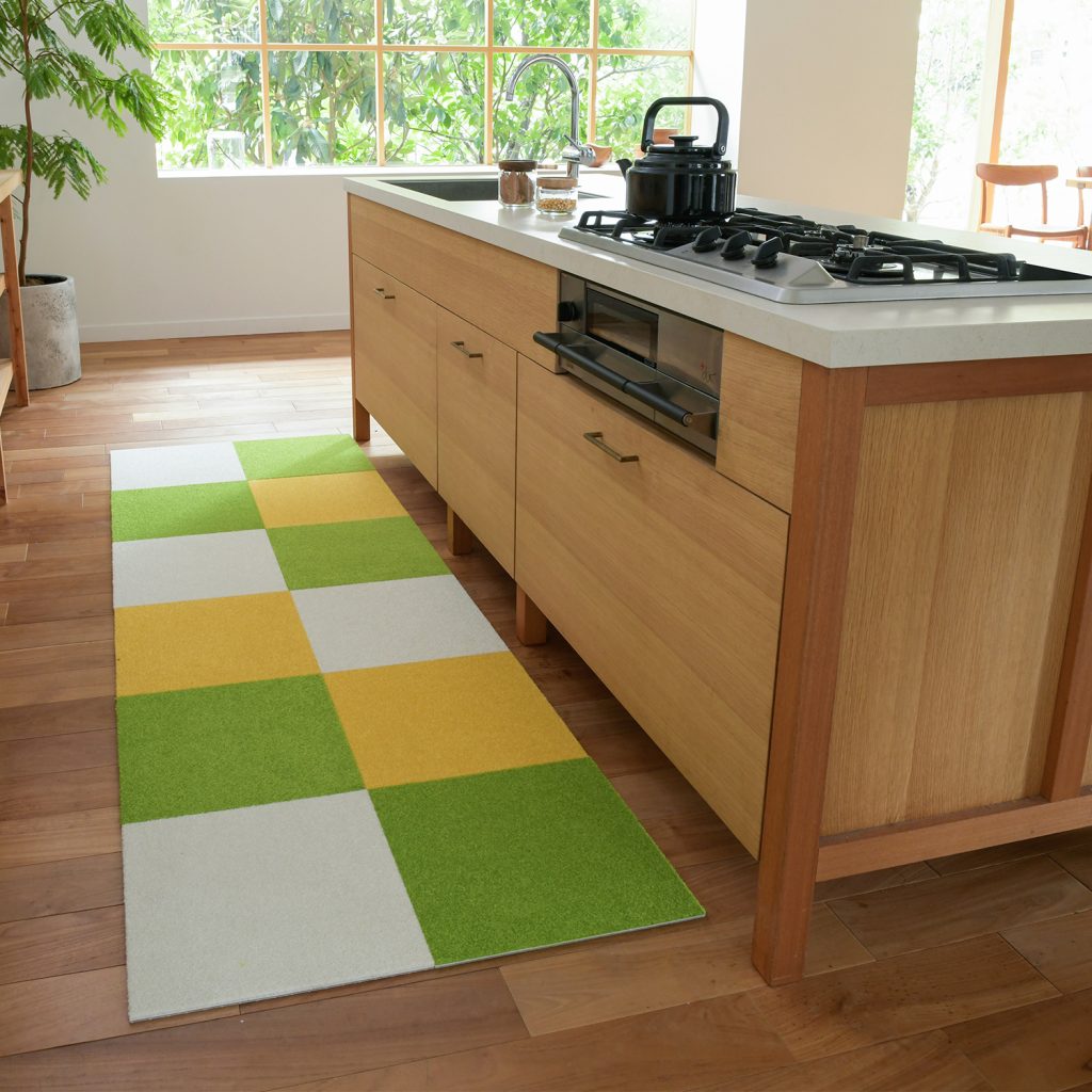 黄色と黄緑と白色のタイルカーペット キッチンマット