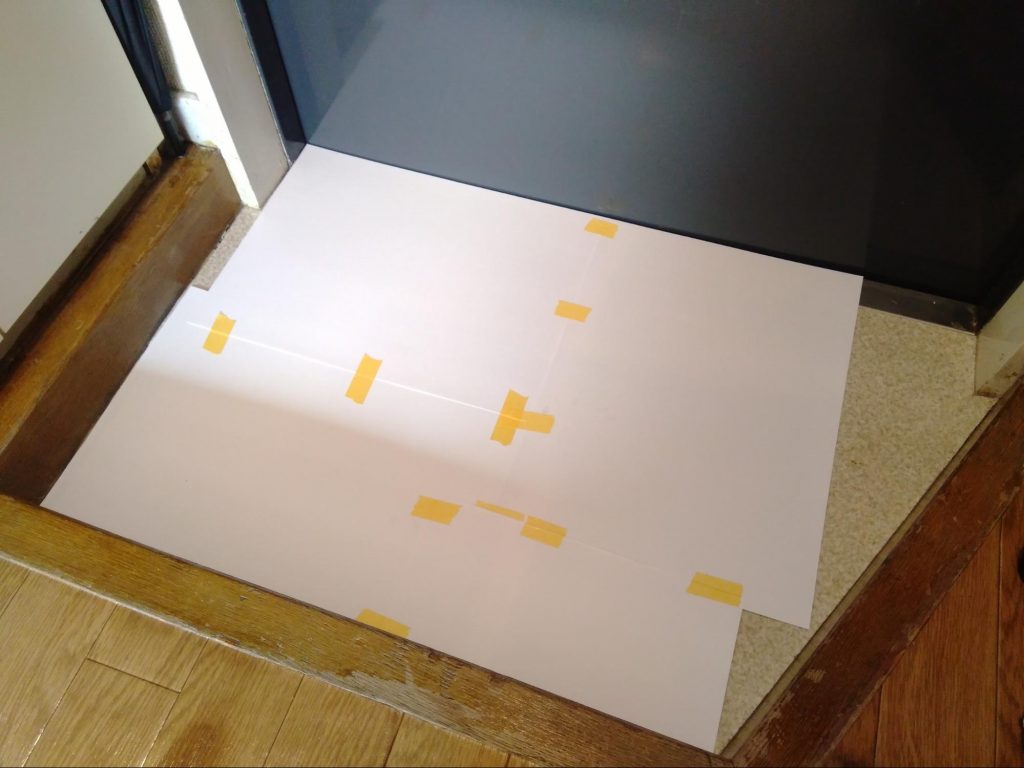 超簡単にクッションフロアを敷き詰める方法 床に合わせて貼るための型紙作り ラグリエ