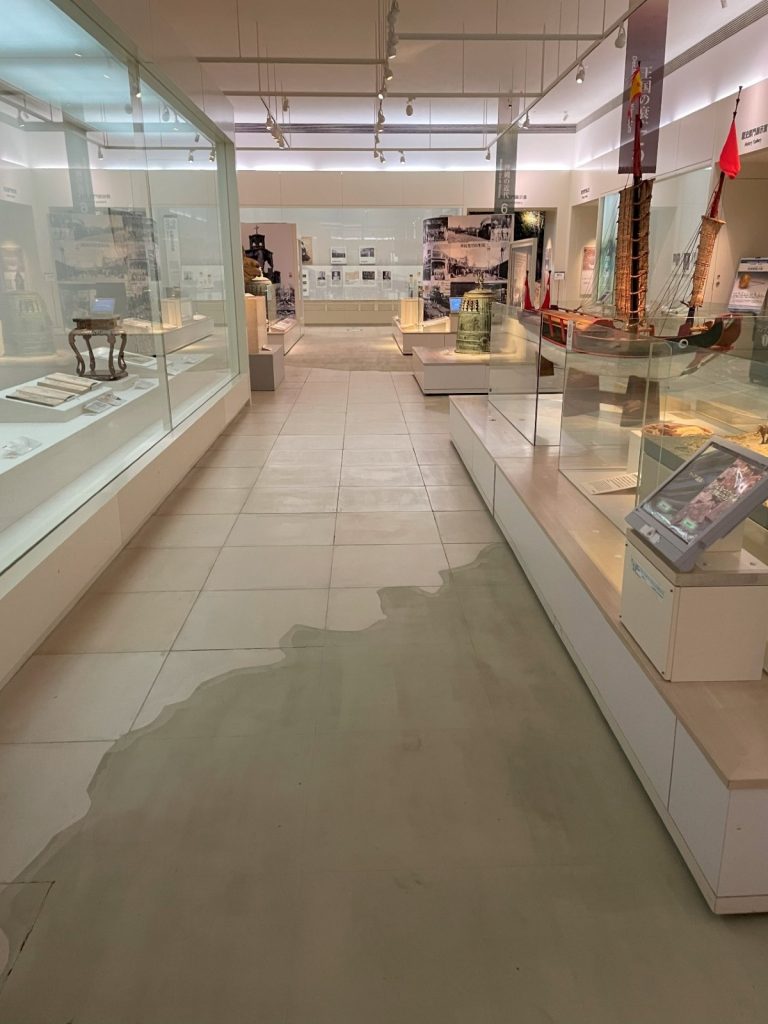 沖縄県立博物館美術館(おきみゅー)の展示室、歴史に関する展示物