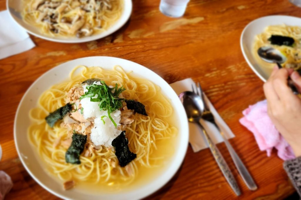 パスタ&カフェ Bakuで注文した和風パスタランチ3種。岡崎市連尺通りのレトロ喫茶で楽しむ人気メニュー。