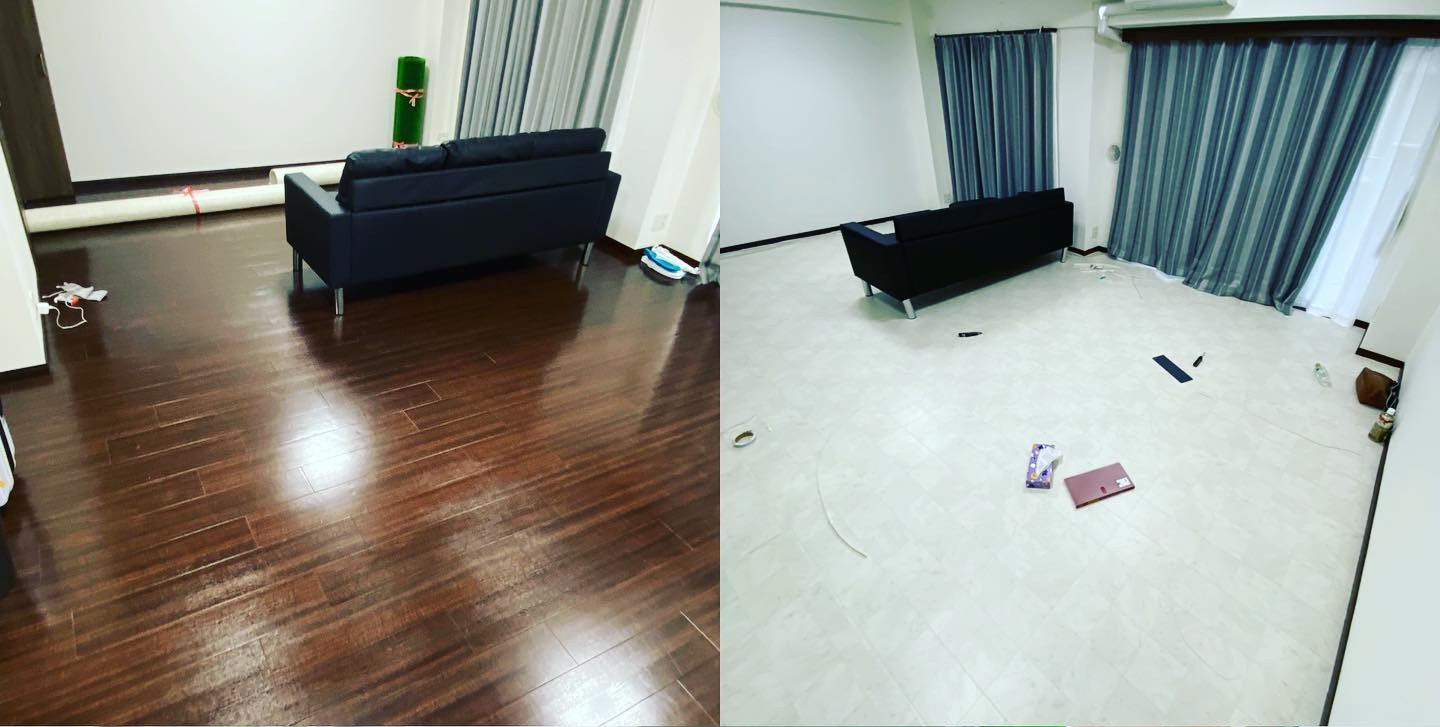 白いタイル調クッションフロアをリビングに貼ったビフォーアフター実例。暗めのフローリングから明るく清潔感のある空間に変化している。