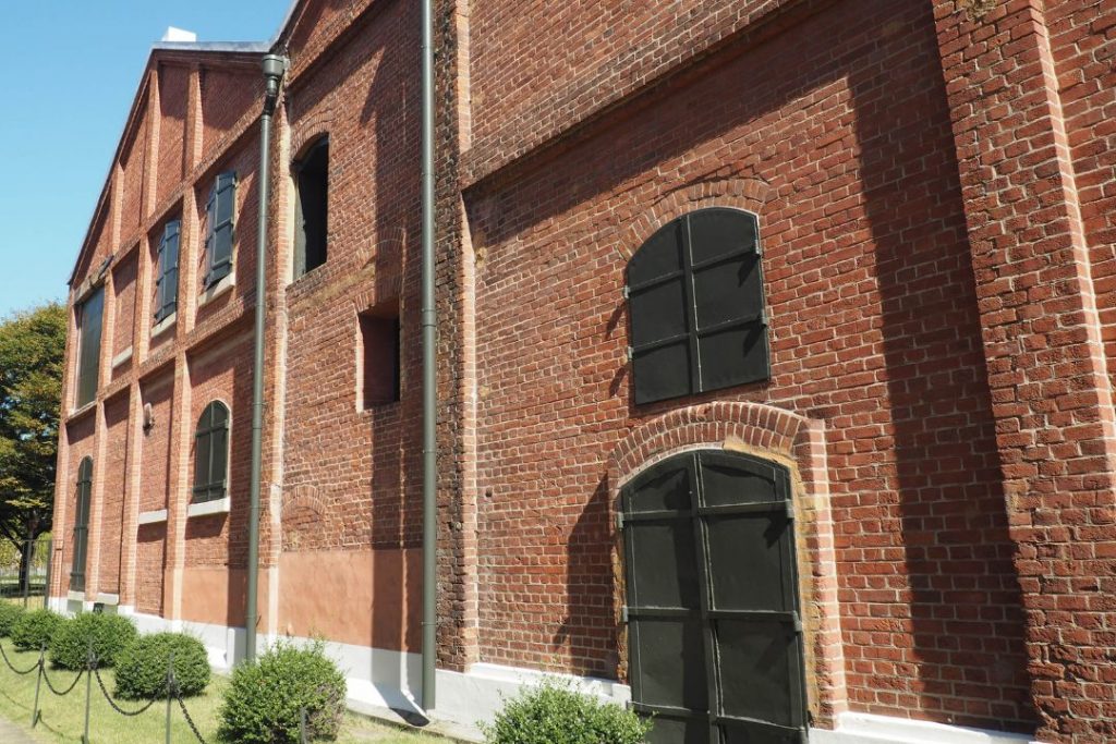 ノリタケの森の赤レンガ建物を近くから撮影した外壁のディテール。