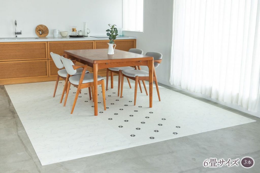 ラグリエのツートンフロアマット フルール大理石 6畳サイズ 大理石調とヘキサ柄の配置を変えた床DIY事例 ダイニング空間