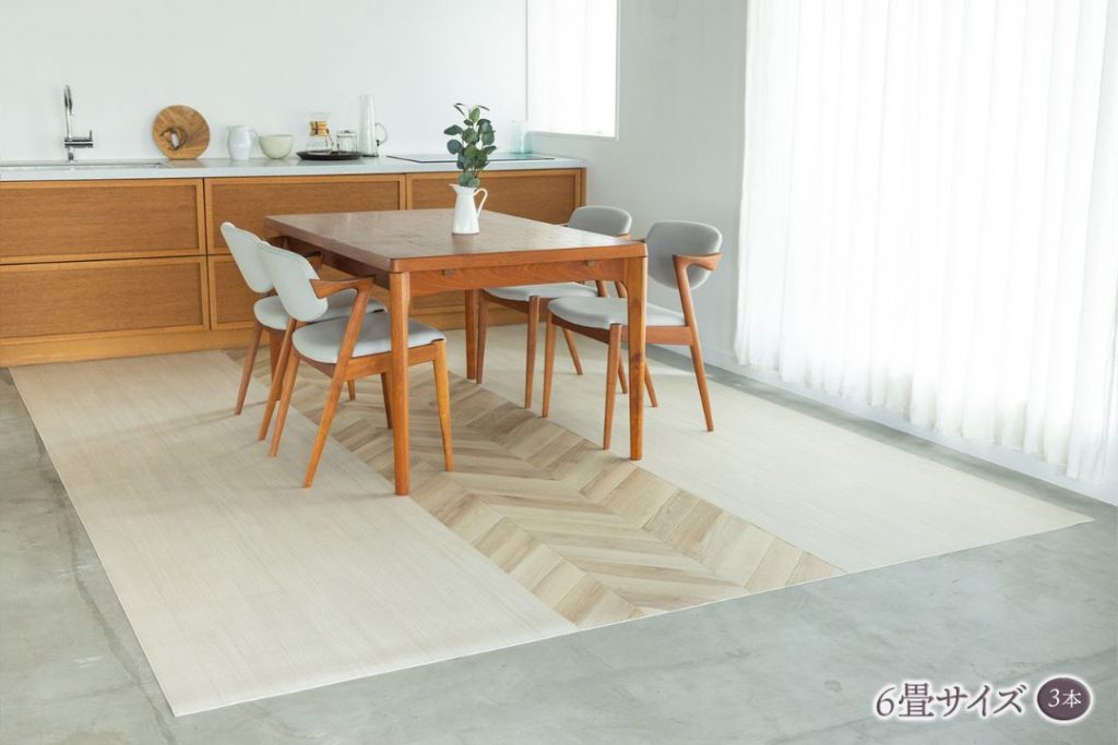 ラグリエのツートンフロアマット ヘリンアイボリー 6畳サイズ 明るい木目とヘリンボーン柄の床DIY ダイニング事例