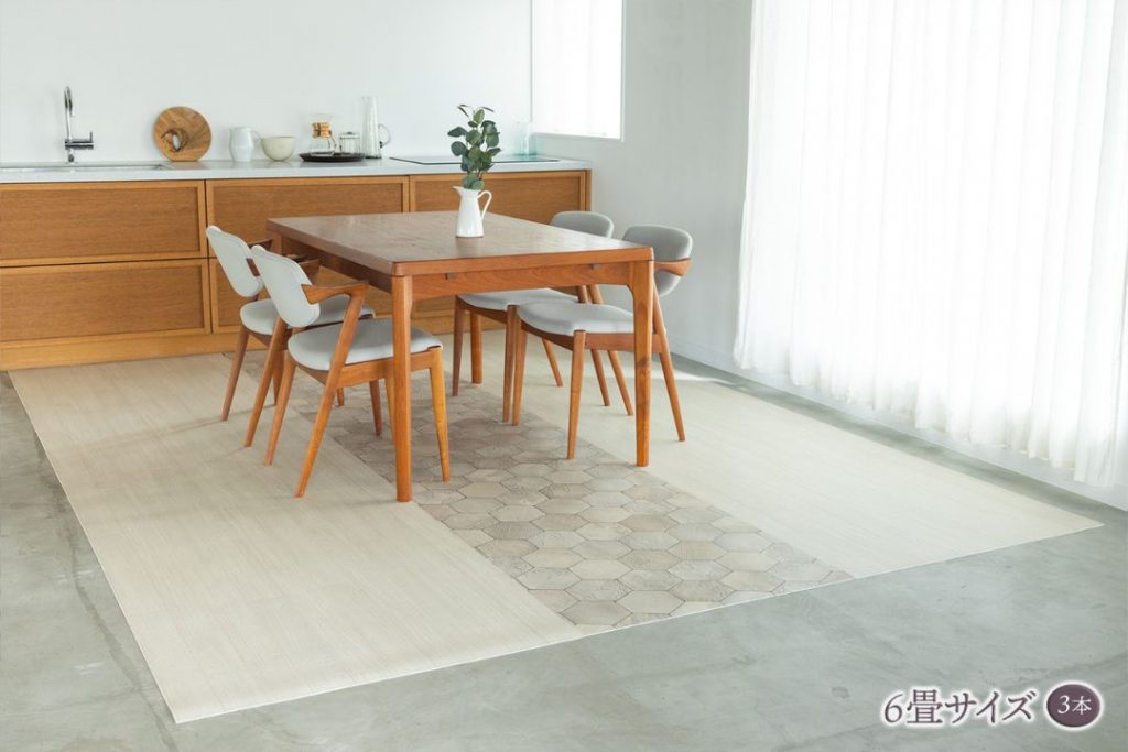 ラグリエのツートンフロアマット フリーゼアイボリー 6畳サイズ フリーゼ柄と木目の組み合わせが映えるナチュラルな床DIY事例