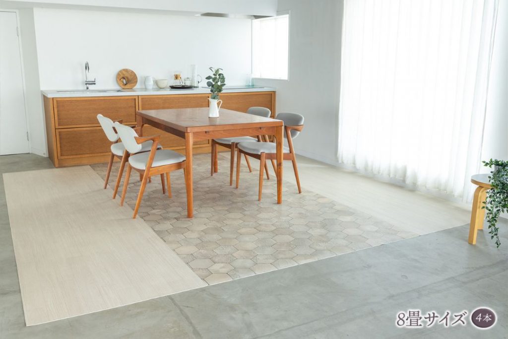 ラグリエのツートンフロアマット フリーゼアイボリー 8畳サイズ 立体感のあるフリーゼ柄と木目を組み合わせた明るいダイニングの床DIY事例