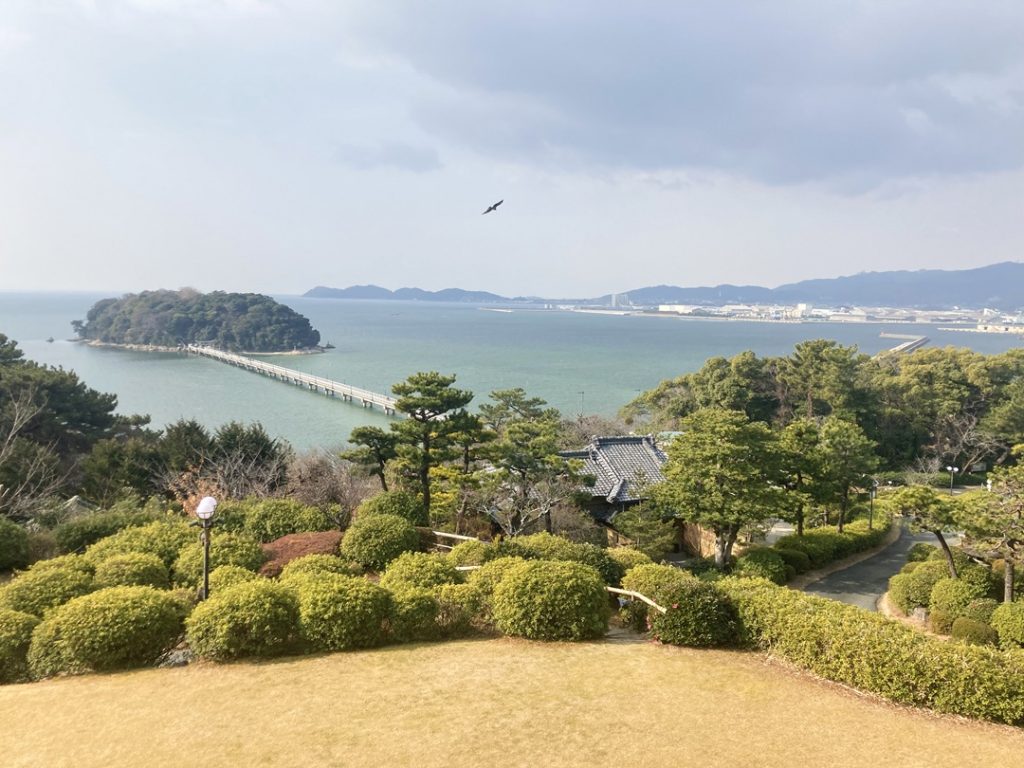 蒲郡クラシックホテルから見える竹島と竹島橋