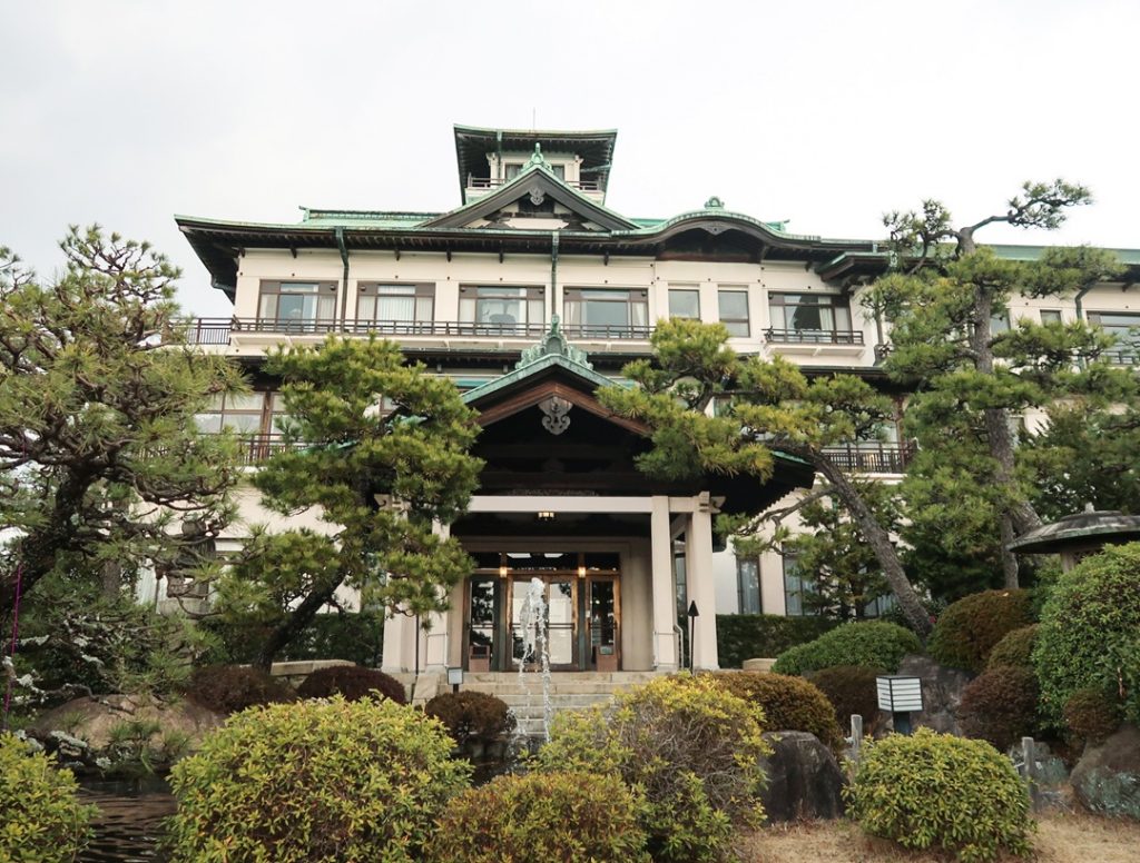庭園側から見た蒲郡クラシックホテルの外観