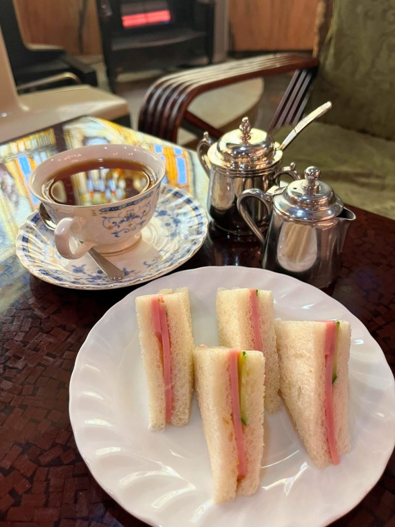 純喫茶 古城のサンドイッチと紅茶