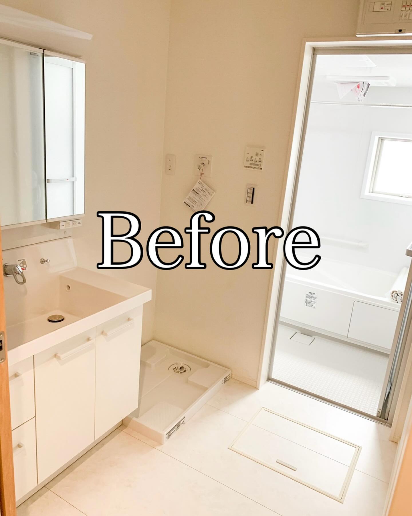 DIY前の白い床と洗面台の洗面所Before写真